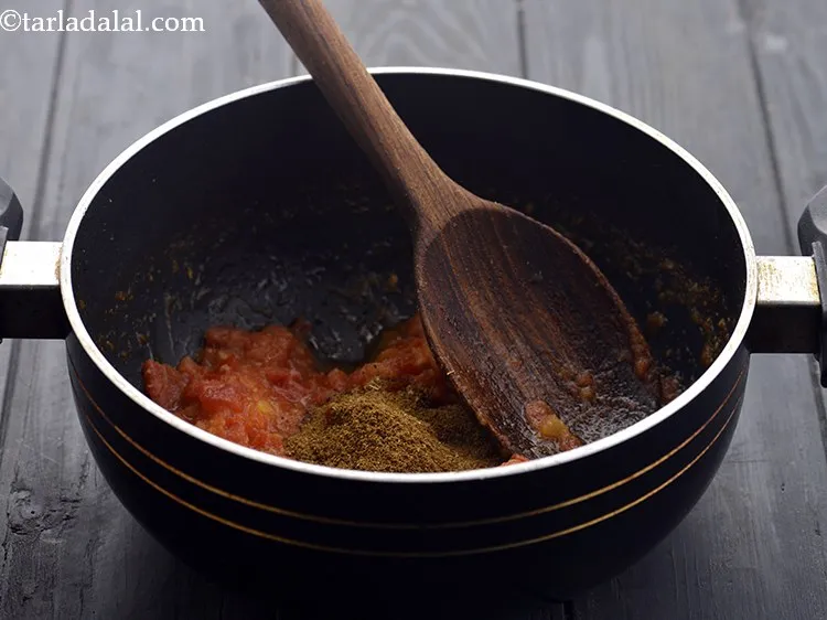 स्टेप 14 – छोले मसाला डालें। आपको घर पर एक ताज़ा खुशबूदार <a …