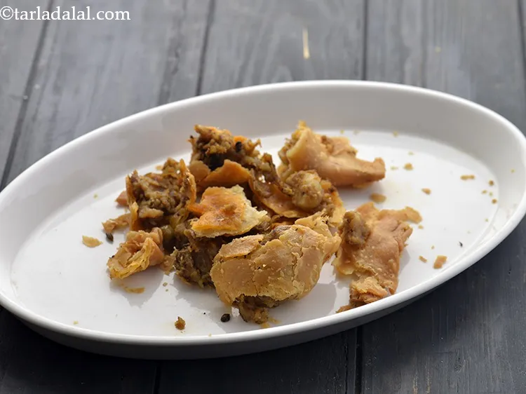 Step 28 – Roughly break the samosa into small pieces and place in a bowl. Instead of chole, …