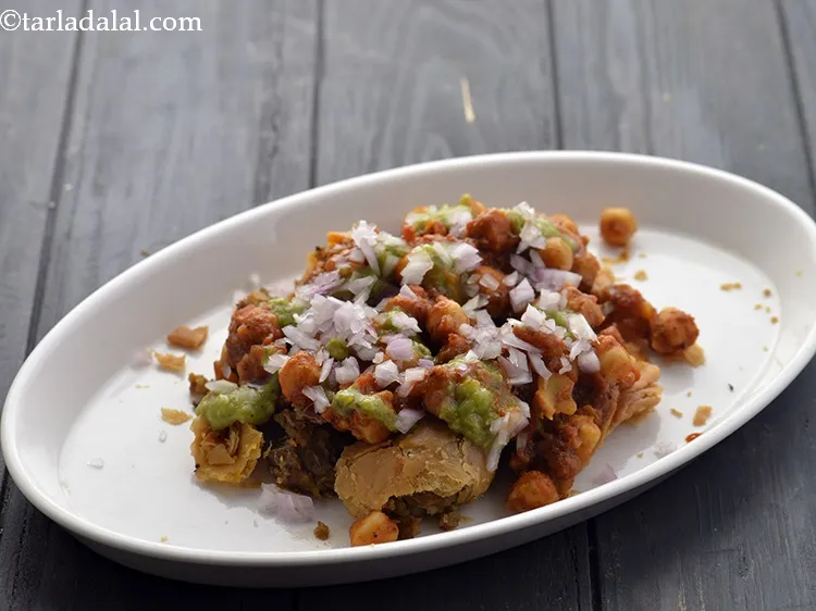 स्टेप 29 – १ टेबल-स्पून प्याज छिड़कें।