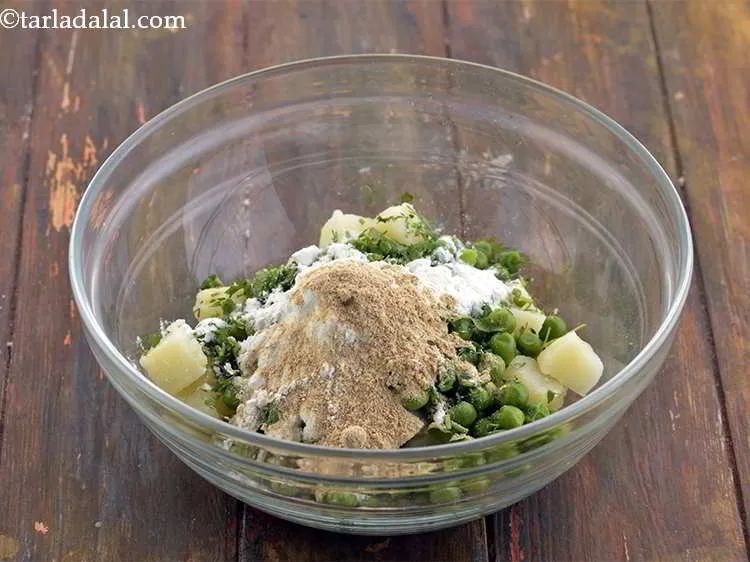 Step 31 – Now, add amchur powder for a tangy taste.