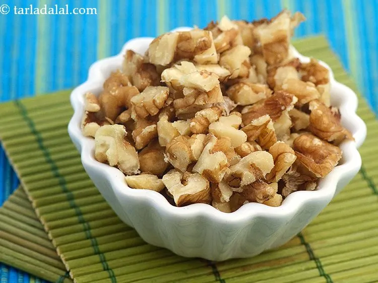 Step 9 – Sprinkle 2 tbsp&nbsp;<a href="https://www.tarladalal.com/glossary-chopped-walnuts-785i">chopped walnuts (akhrot)</a>&nbsp;evenly over it.