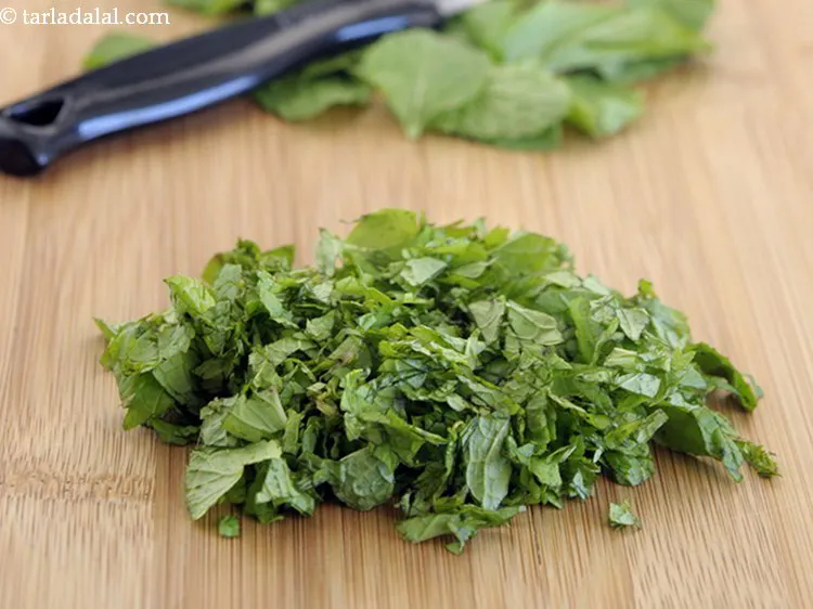 Step 11 – Next for <strong>apple pear juice</strong>, add some finely chopped mint leaves to the juicer a …