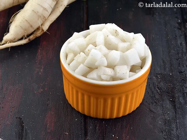 Step 3 – Chop the radish into small pieces and not big pieces.