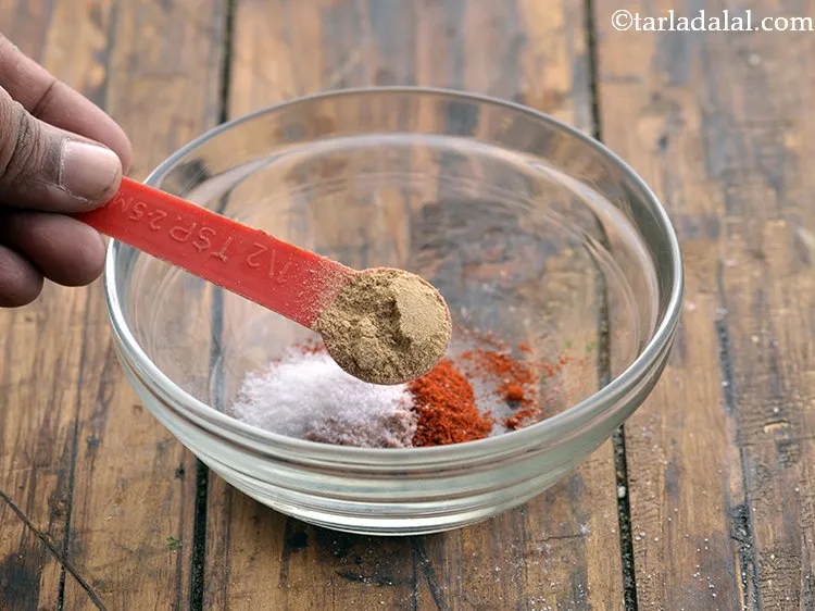 Step 5 – Add dry mango powder to it. It adds a chat-pata taste.&nbsp;