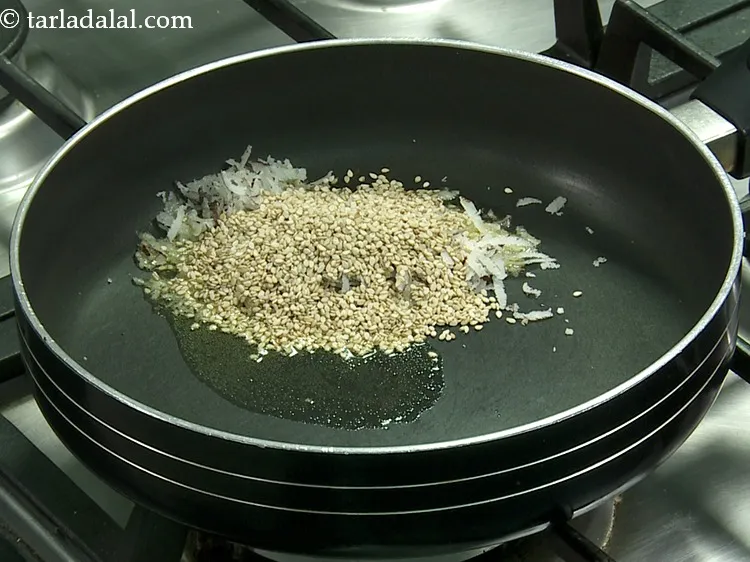 स्टेप 8 – तिल डालें। यदि आप सर्दियों के दौरान चूरमा लड्डू को …