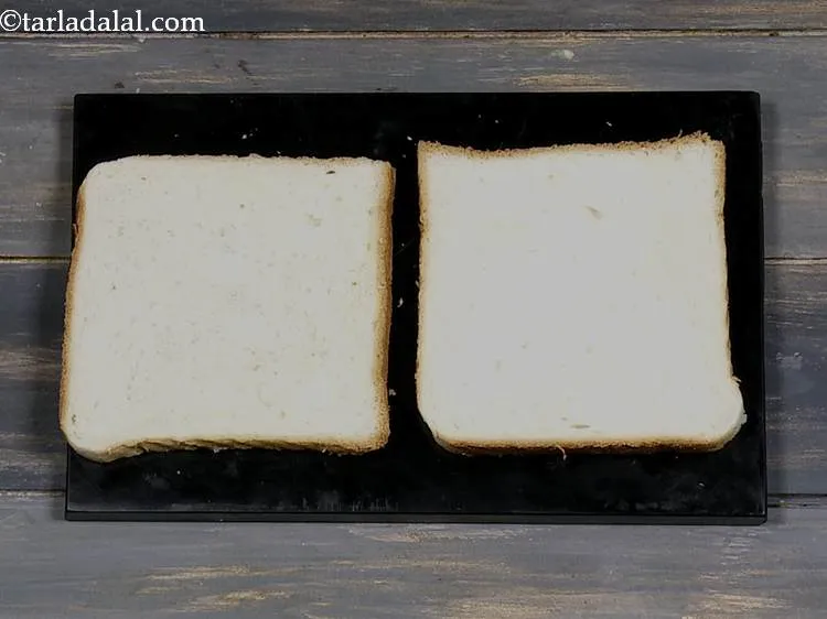 स्टेप 15 – <strong>चटनी सैंडविच</strong> बनाने के लिए, २ ब्रेड स्लाइस को साफ, …