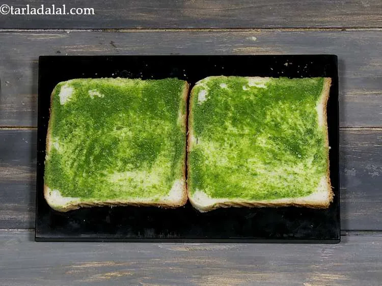 स्टेप 17 – प्रत्येक ब्रेड स्लाइस पर १/२ टी स्पून हरी चटनी को …