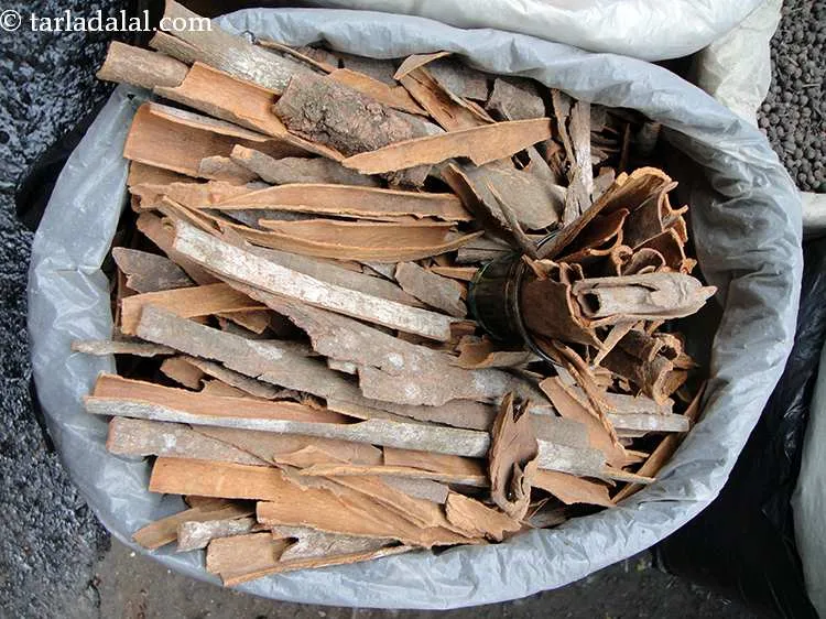 Step 13 – <p>Add 2&nbsp;small sticks&nbsp;<a href="https://www.tarladalal.com/glossary-cinnamon-dalchini-346i">cinnamon (dalchini)</a>. <span style="background-color:rgb(255,255,255);color:rgb(0,0,0);">The aroma of cinnamon (warm, sweet, and slightly spicy …