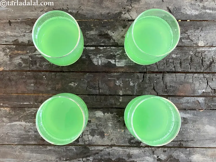 Step 17 – <meta charset="UTF-8" />Pour the drink into 4 individual tall glasses.