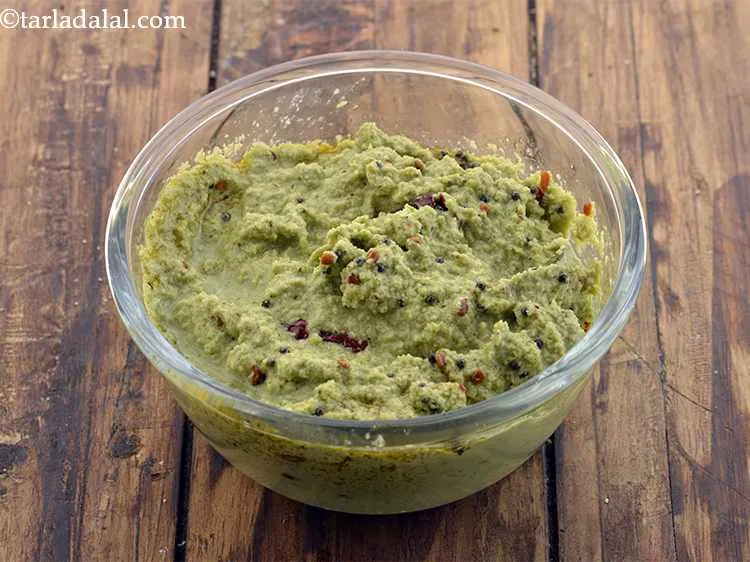 स्टेप 15 – <strong>नारियल की चटनी</strong> को अच्छी तरह मिलाएं। <a href=""https://www.tarladalal.com/recipes-for-South-Indian-Breakfast-in-hindi-language-847"" target=""_blank""><strong>दक्षिण …