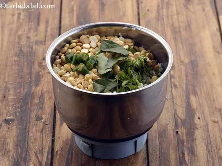 Step 5 – Add 4 curry leaves. Kadi Patta provides a unique flavour to the coconut chutney. You …