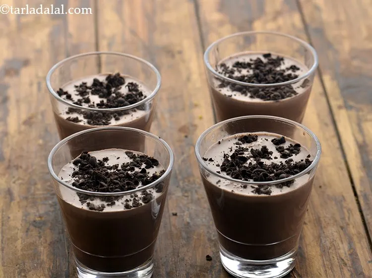 Step 8 – Garnish the&nbsp;<strong>cocoa&nbsp;milkshake&nbsp;| cocoa smoothie</strong>&nbsp;with chocolate.