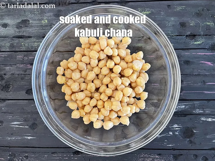 Step 13 – Keep aside.&nbsp;Soaked, cooked and drained kabuli chana.