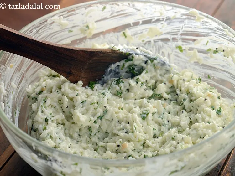Step 19 – Mix well and our <strong>coriander curd rice</strong> is ready.