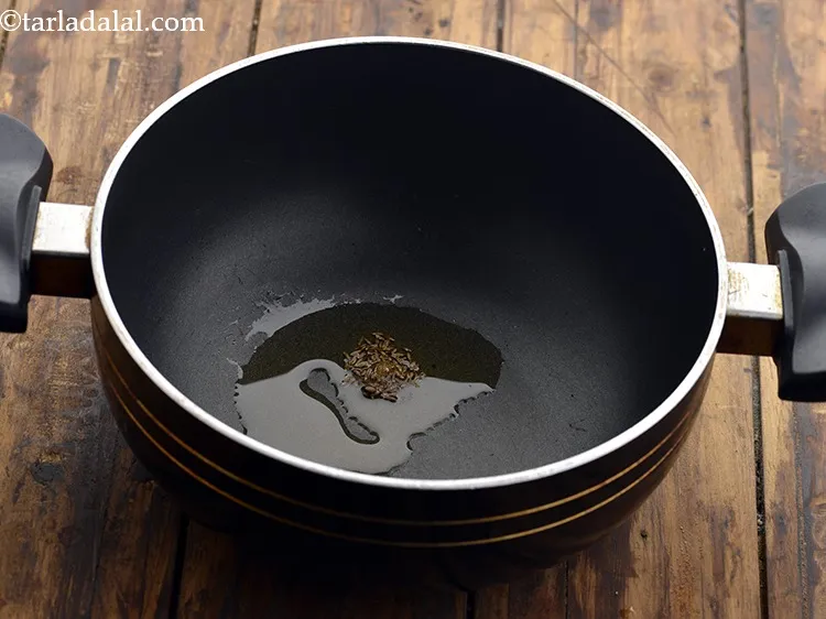स्टेप 10 – इसमें जीरा डालें और उन्हें चटकने दें। जीरा पाचन में …
