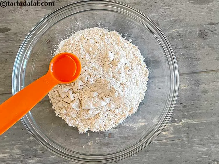 Step 3 – Add&nbsp;1/2 tsp&nbsp;<a href="glossary-oil-671i">oil</a>.