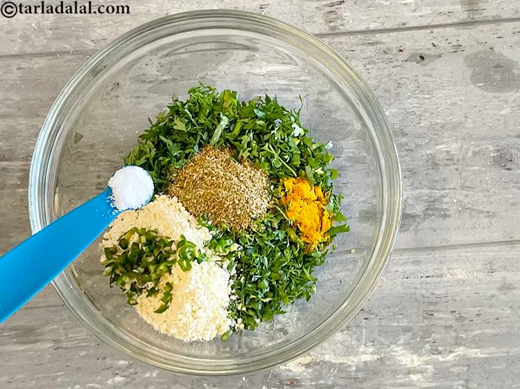 स्टेप 14 – स्वादानुसार नमक डालें।