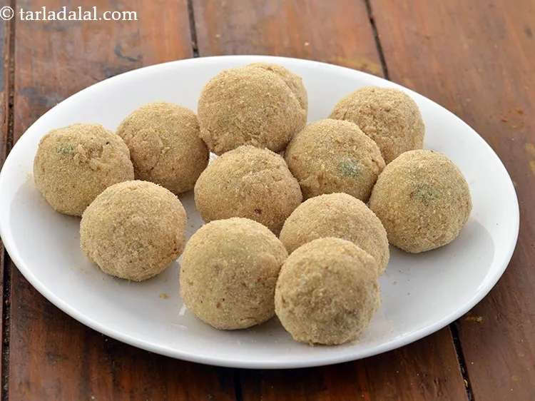 Step 17 – The&nbsp;<strong>Corn Cheese Balls</strong>&nbsp;coated in the flour-water mixture and breadcrumbs are ready for frying. You can …