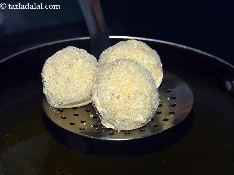 Step 18 – Heat the oil in a kadhai and check for perfect temperature of the oil.&nbsp; Do …