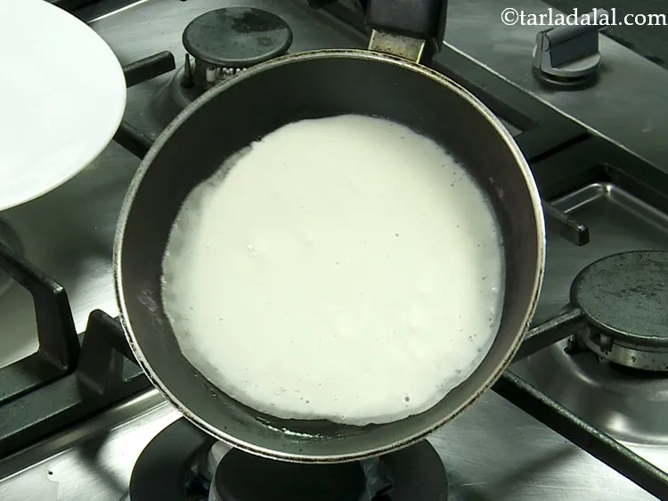 Step 7 – Tilt the pan around quickly so that the batter coats the pan evenly.