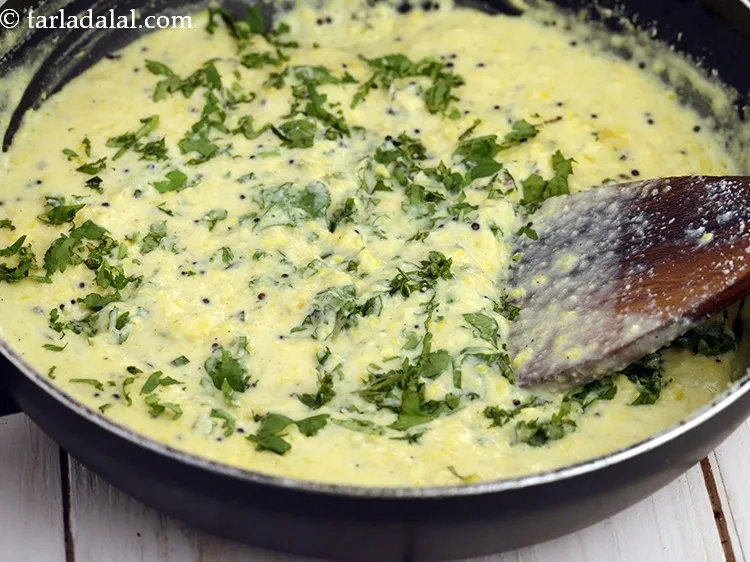 Step 26 – Garnish 1 tbsp&nbsp;finely&nbsp;<a href="https://www.tarladalal.com/glossary-chopped-coriander-783i">chopped coriander (dhania)</a>.