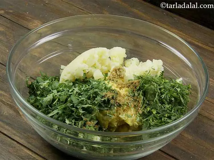 Step 6 – Now add the jeera powder for taste.