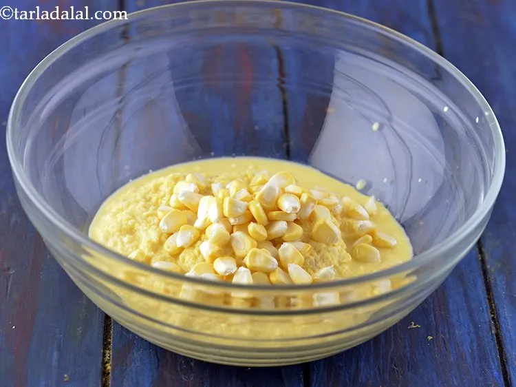 स्टेप 4 – मकई के दाने डालें। मकई के दाने तले हुए <strong>स्वीट …