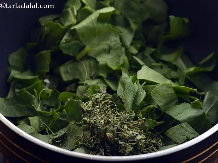 Step 3 – Add dried fenugreek leaves.&nbsp;