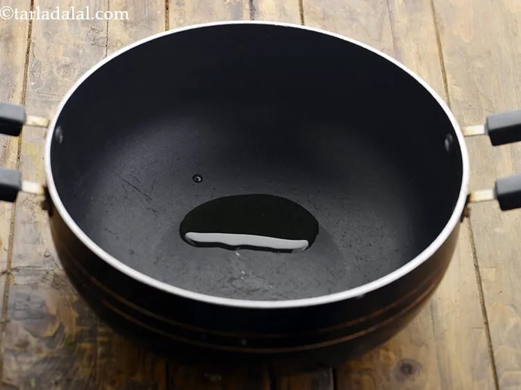 Step 16 – For the filling of corn kachori, heat 2 tsp&nbsp;<a href="https://www.tarladalal.com/glossary-oil-671i">oil</a>&nbsp;in a deep non-stick pan.