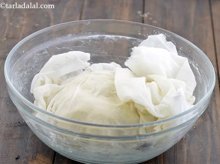 Step 9 – Cover the dough with a lid and keep aside for 15 minutes.