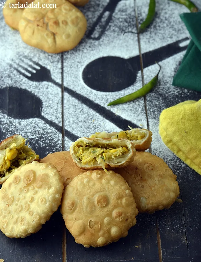 Step 37 – Serve <strong>corn kachori recipe | Indian bhutte ki kachori | crispy sweet corn kachori</strong> immediately.