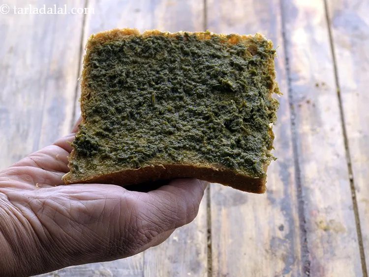 Step 22 – Apply 1 tbsp of green chutney on each bread slice and keep aside.