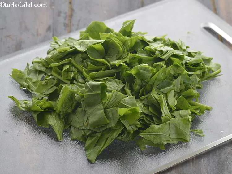 Step 5 – Chop the spinach leaves and keep aside.