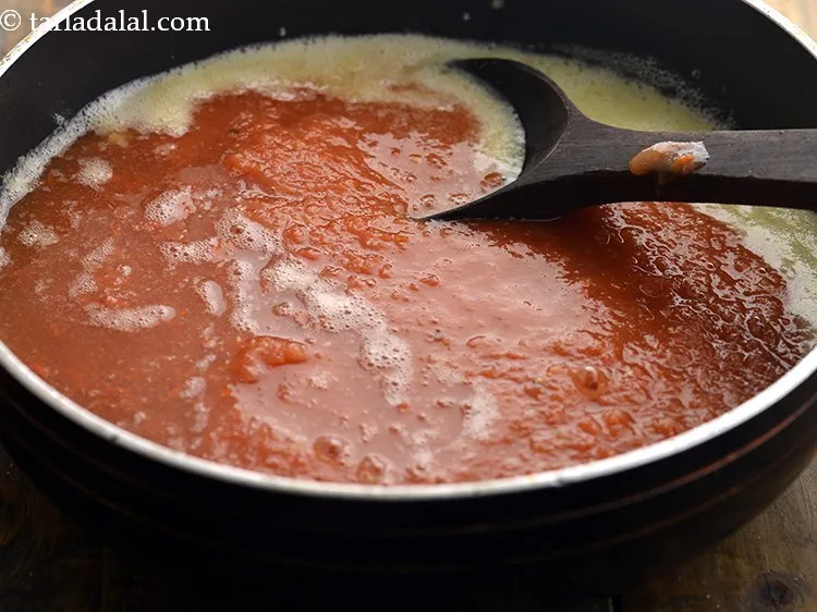 स्टेप 14 – १ कप पानी डालें। आप अपनी इच्छा के अनुसार स्थिरता …