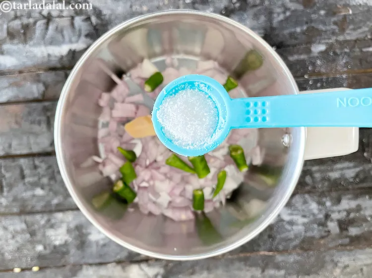 स्टेप 11 – स्वादानुसार नमक डालें।