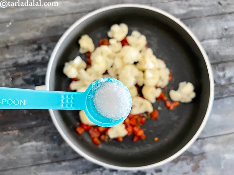 स्टेप 26 – स्वादानुसार नमक डालें।