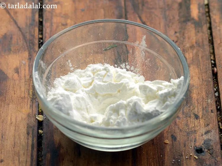 स्टेप 1 – <strong>क्रीमी चीज़ डिप रेसिपी</strong> बनाने के लिए | <strong>भारतीय स्टाइल …