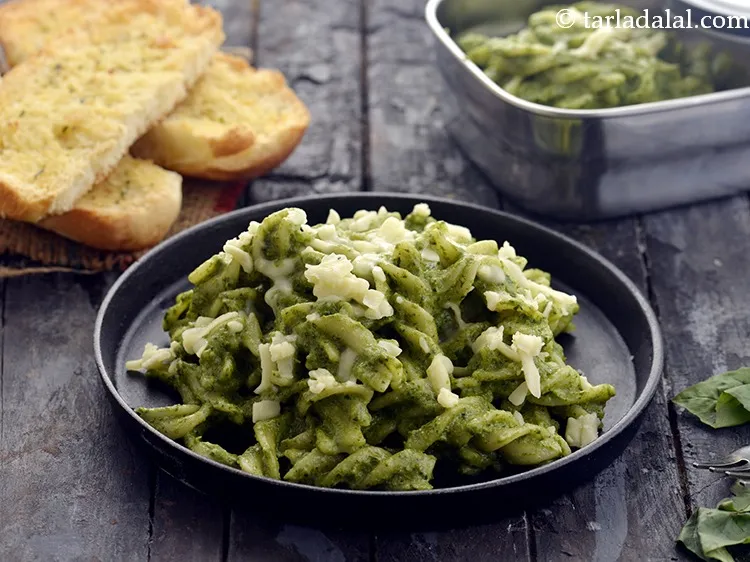 Step 32 – To pack this <strong>vegetarian pesto pasta</strong> <strong>for lunch</strong>, allow it to cool completely, and pack …