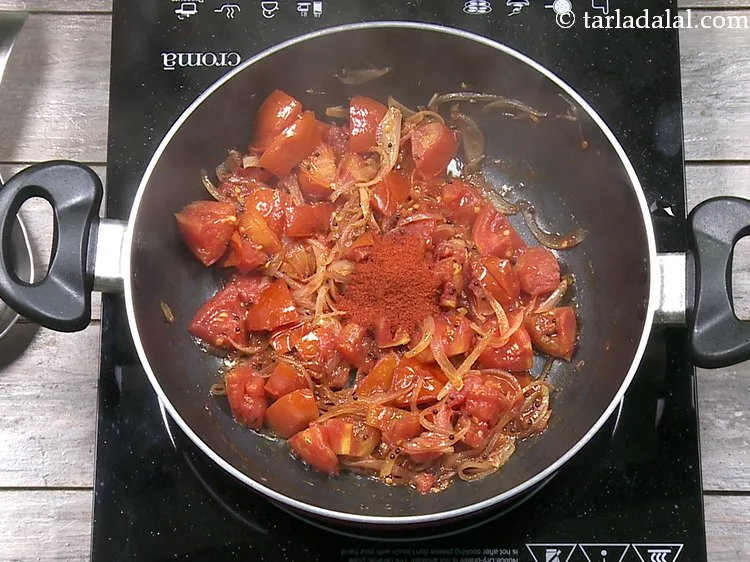 Step 15 – Then add spices to the<strong> Indian style tomato onion sabzi</strong>. First add the chilli powder.