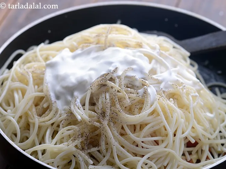 स्टेप 12 – ताजा क्रीम डालें।