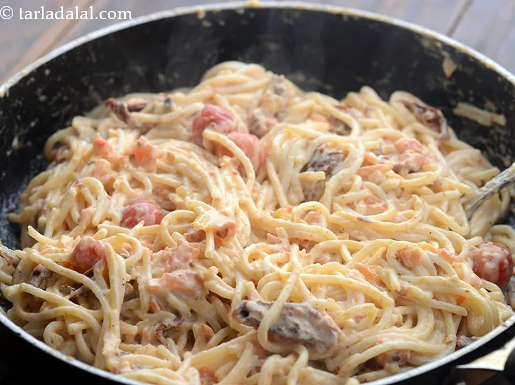 Step 14 – Toss&nbsp;<strong>tomato pasta | creamy Indian style tomato pasta | veg pasta in cheesy tomato sauce …