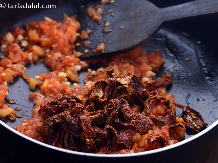 Step 8 – Add the sun-dried tomatoes.&nbsp;