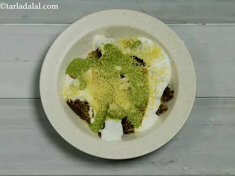 Step 9 – Finally, top it with 1 tbsp of sev.