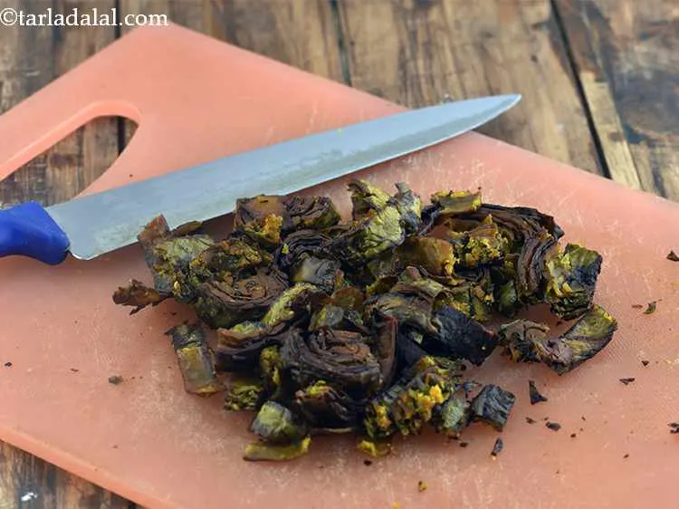 Step 4 – Take 4 deep-fried patra pieces and chop them roughly using a sharp knife.