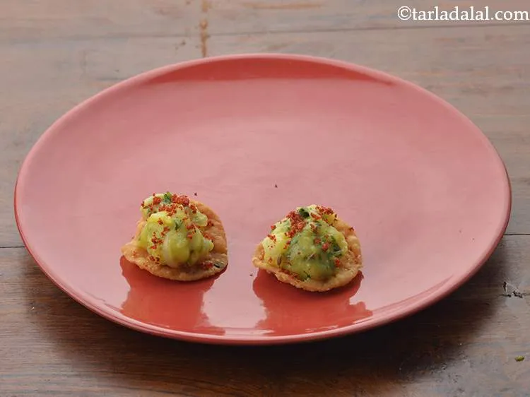 स्टेप 14 – गुजराती स्पर्श के लिए इसके ऊपर समान रूप से थोड़ा …