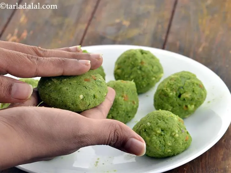 स्टेप 21 – धीरे-धीरे इसे समतल करें और प्रत्येक हिस्से को एक दबाकर …