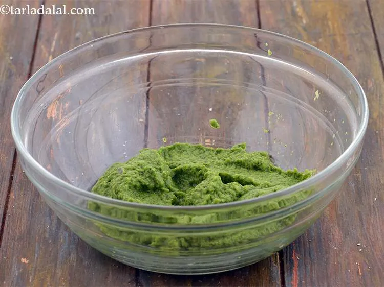 स्टेप 15 – एक बड़ा साफ मिक्सिंग बाउल लें और उसमें तैयार पेस्ट …