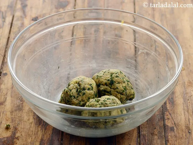 Step 19 – Divide the dough of<strong> bajra millet crackers with sesame seeds </strong>into 3 equal portions.