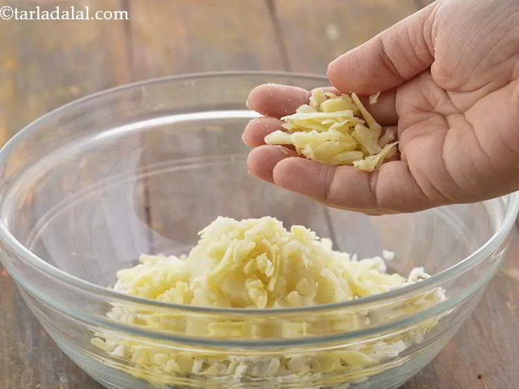 स्टेप 5 – साथ ही, चीज़ डालें।