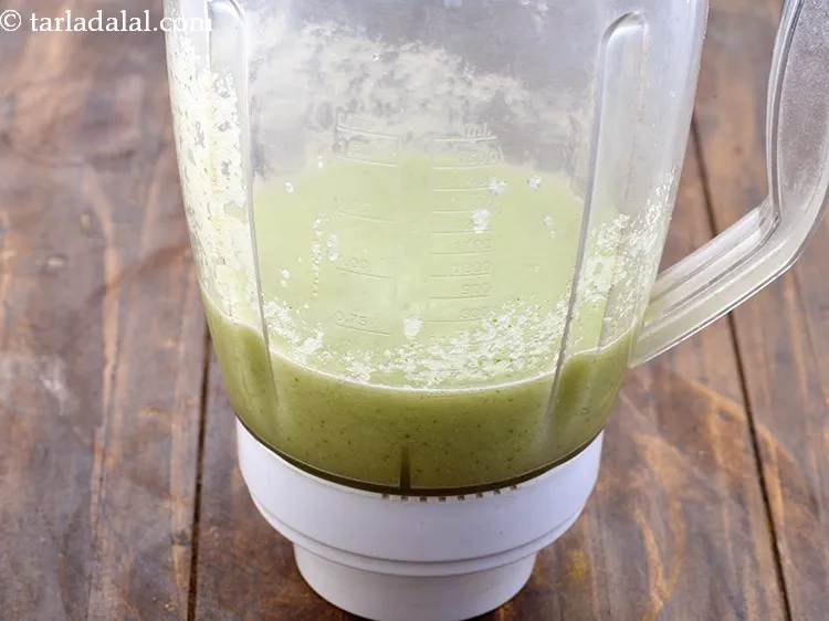 स्टेप 9 – <strong>कुकुम्बर कूलर</strong> को | <strong>रिफ्रेशिंग कुकुम्बर कूलर | खीरा पुदीना …